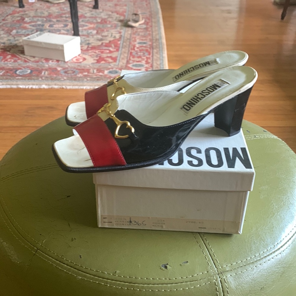 Stunning Made In Italy Moschino slides